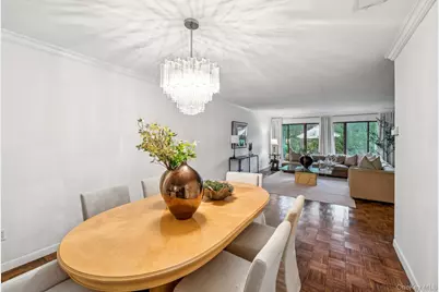 96 Acorn Ponds Drive, Roslyn, NY 11576 - Photo 9