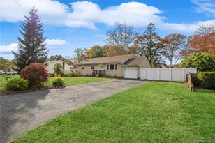 1692 Feureisen Ave, Bohemia, NY 11716 - Photo 7