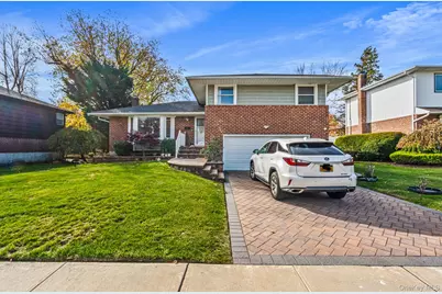 15 Vista Road, Plainview, NY 11803 - Photo 1