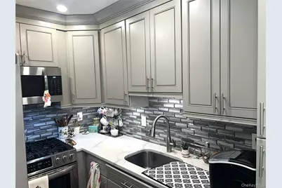 53 Pointe Circle S #53, Coram, NY 11727 - Photo 5