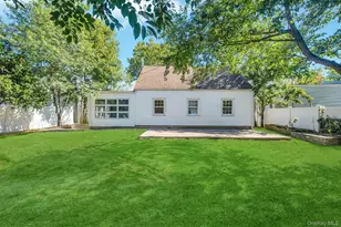 81 Division Ave, Levittown, NY 11756 - Photo 3