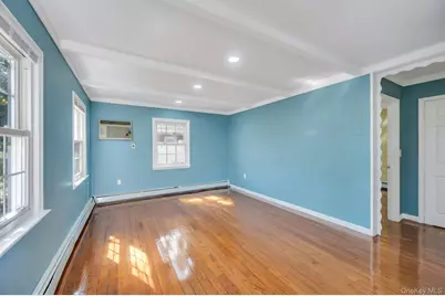 81 Division Avenue, Levittown, NY 11756 - Photo 5