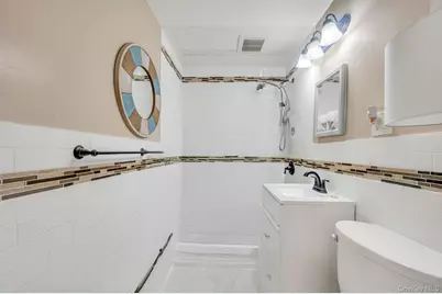 81 Division Avenue, Levittown, NY 11756 - Photo 9