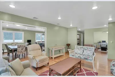 15 Empire Court, Commack, NY 11725 - Photo 11