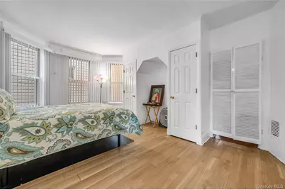 10715 Lefferts Boulevard, Richmond Hill, NY 11419 - Photo 3
