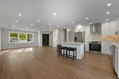 3715 Regent Lane, Wantagh, NY 11793 - Photo 3