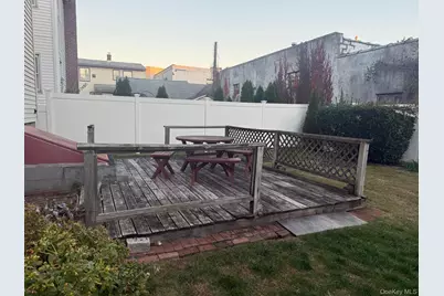 110 Evergreen Avenue #1st Floor, Lynbrook, NY 11563 - Photo 17