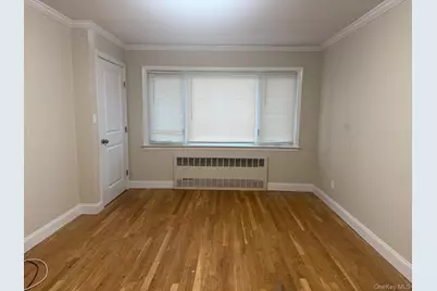 110 Evergreen Avenue #1st Floor, Lynbrook, NY 11563 - Photo 3
