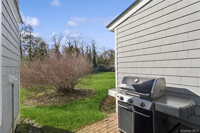 718 Montauk Highway, East Quogue, NY 11942 - Photo 25