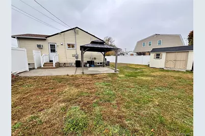 445 Madison Avenue, Brentwood, NY 11717 - Photo 17