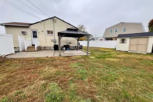 445 Madison Ave, Brentwood, NY 11717 - Photo 17