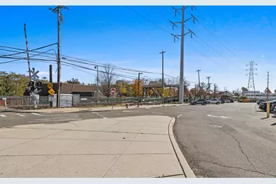 2 Edwards Street #3D, Roslyn Heights, NY 11577 - Photo 17