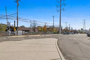 2 Edwards St, Roslyn Heights, NY 11577 - Photo 17