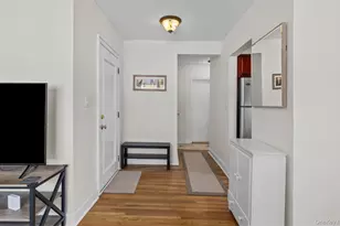 2 Edwards St, Roslyn Heights, NY 11577 - Photo 5