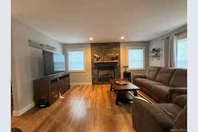 40 Winnecomac Circle, Kings Park, NY 11754 - Photo 5