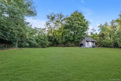 270 Smith Avenue, Islip, NY 11751 - Photo 17