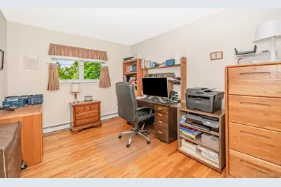 16 Sue-Ann Court, North Babylon, NY 11703 - Photo 9