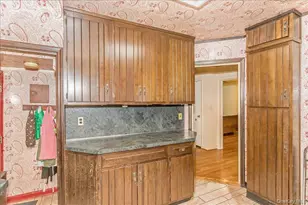 1683 Stewart Ave, New Hyde Park, NY 11040 - Photo 11