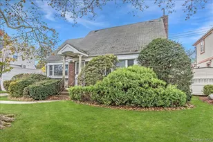 1683 Stewart Ave, New Hyde Park, NY 11040 - Photo 3