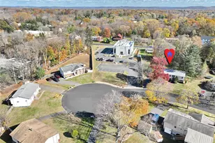 6 Roxbury Ct, Chestnut Ridge, NY 10977 - Photo 3