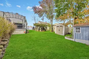 101 Constellation Rd, Levittown, NY 11756 - Photo 23