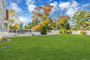 27 Hollister Ln, Islip, NY 11751 - Photo 31