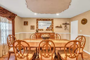 27 Hollister Ln, Islip, NY 11751 - Photo 3