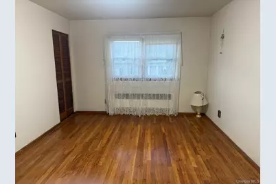 110 Evergreen Avenue #2nd Floor, Lynbrook, NY 11563 - Photo 3