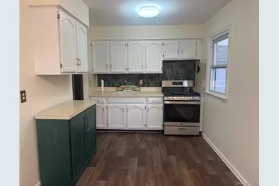 110 Evergreen Avenue #2nd Floor, Lynbrook, NY 11563 - Photo 5