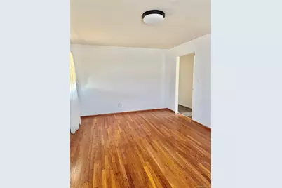 110 Evergreen Avenue #2nd Floor, Lynbrook, NY 11563 - Photo 3