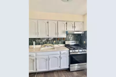 110 Evergreen Avenue #2nd Floor, Lynbrook, NY 11563 - Photo 5