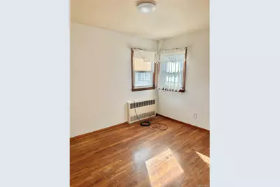 110 Evergreen Avenue #2nd Floor, Lynbrook, NY 11563 - Photo 11