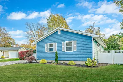 7 Hester Lane, Ronkonkoma, NY 11779 - Photo 3