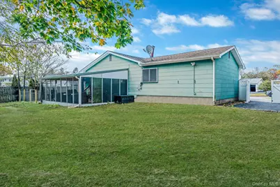 7 Hester Lane, Ronkonkoma, NY 11779 - Photo 25