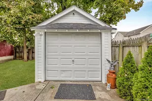 91-15 Vanderveer St, Queens Village, NY 11428 - Photo 17