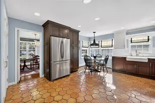 7 Shore Rd, Manhasset, NY 11030 - Photo 15