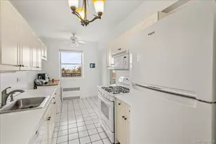 162-01 Powells Cove Blvd, Whitestone, NY 11357 - Photo 15