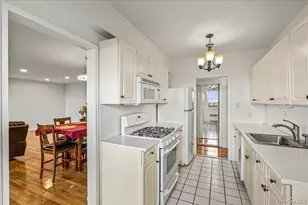 162-01 Powells Cove Blvd, Whitestone, NY 11357 - Photo 17