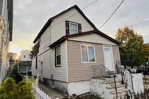 110-04 164th St, Jamaica, NY 11433 - Photo 3