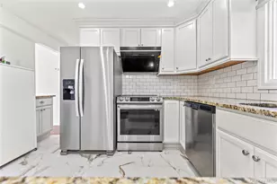 197 Blacksmith Rd S, Levittown, NY 11756 - Photo 5