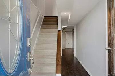 250-04 39th Road, Little Neck, NY 11363 - Photo 3