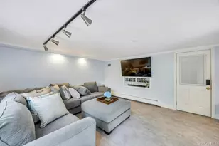 24 Glenwood Rd, Plainview, NY 11803 - Photo 23