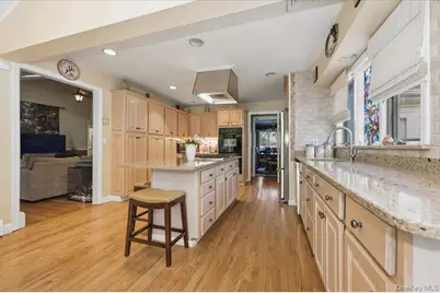 8 Penn Drive, Dix Hills, NY 11746 - Photo 11