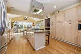 8 Penn Dr, Dix Hills, NY 11746 - Photo 9