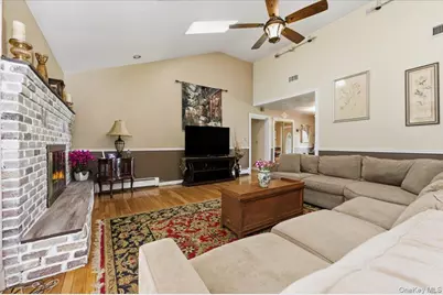 8 Penn Drive, Dix Hills, NY 11746 - Photo 5