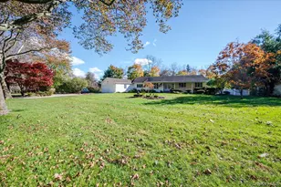 8 Penn Dr, Dix Hills, NY 11746 - Photo 43