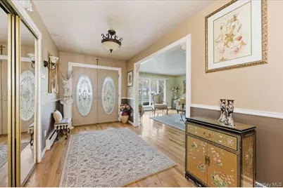 8 Penn Drive, Dix Hills, NY 11746 - Photo 3