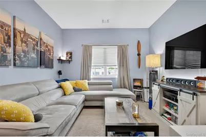 330 Maple Avenue #19, Westbury, NY 11590 - Photo 3