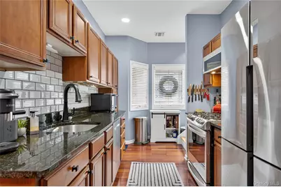 330 Maple Avenue #19, Westbury, NY 11590 - Photo 7