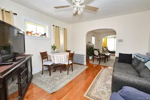 109-15 200th St, Saint Albans, NY 11412 - Photo 15